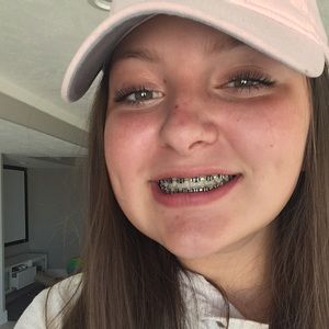 Meet your Posher, Caitlin